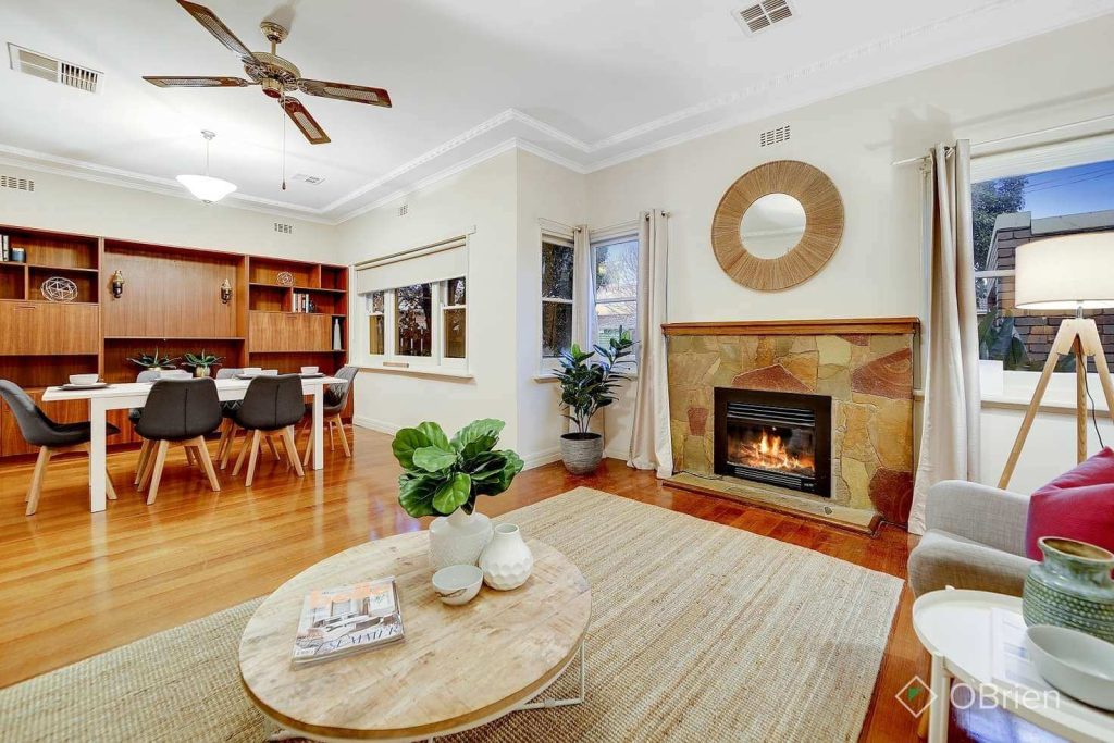 Photo of a loungeroom before a renovation