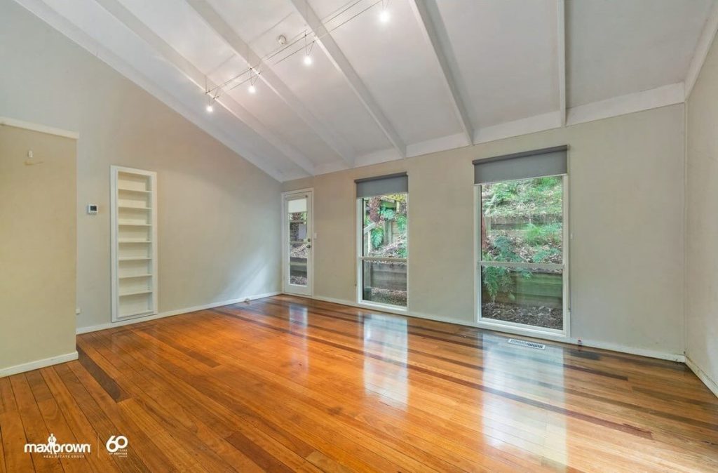 Loungeroom before renovation in Mount Dandenong